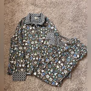 🦊 Vera Bradley Brown Button-Up Shirt with Blue & Green Floral Forest Print